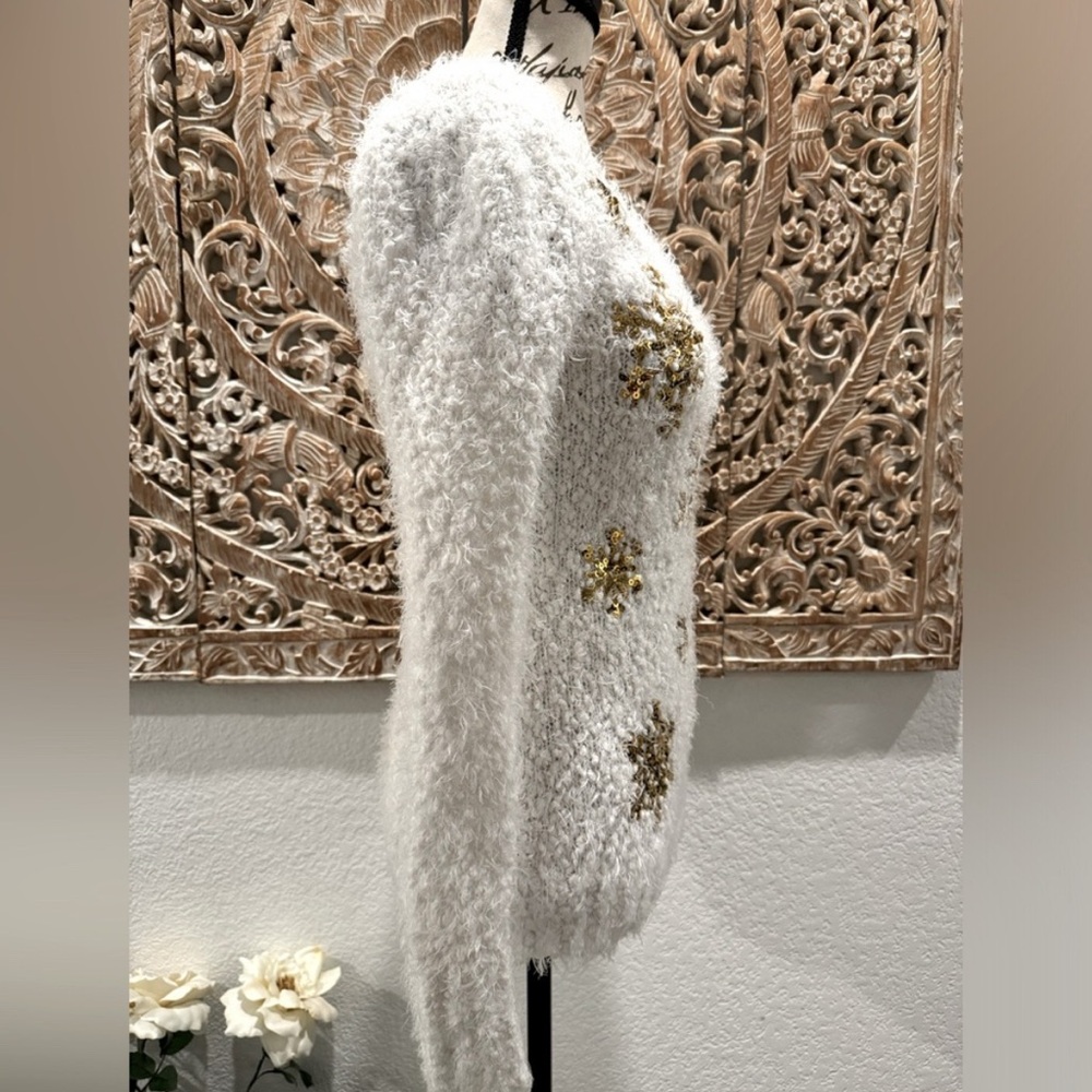 Holiday Time White w/ Gold Stars Long Sleeve Sweater- size M - Picture 3 of 8